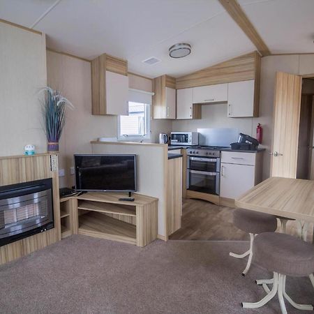 Lovely 4 Berth Holiday Home At Felixstowe Beach Holiday Park Ref 55008Yc Exterior photo