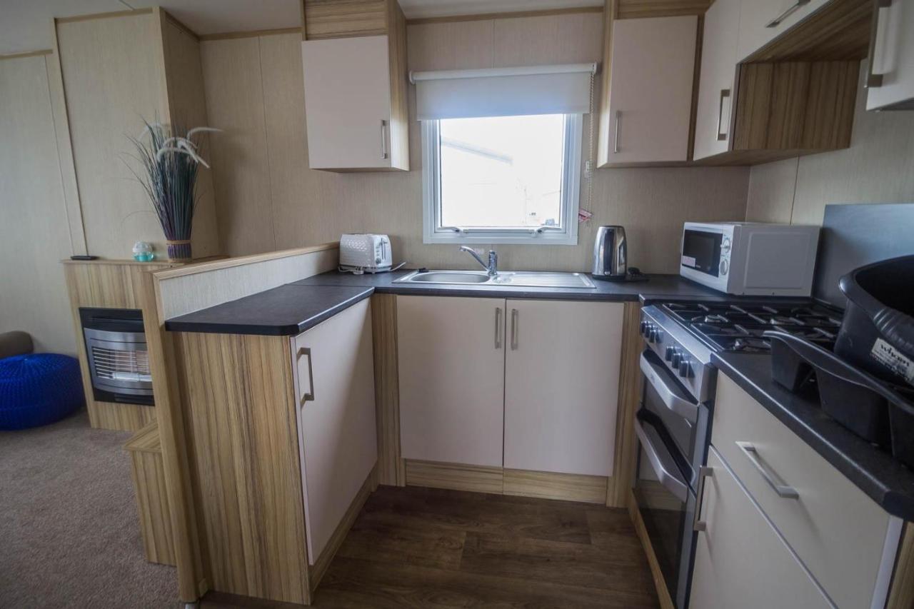 Lovely 4 Berth Holiday Home At Felixstowe Beach Holiday Park Ref 55008Yc Exterior photo