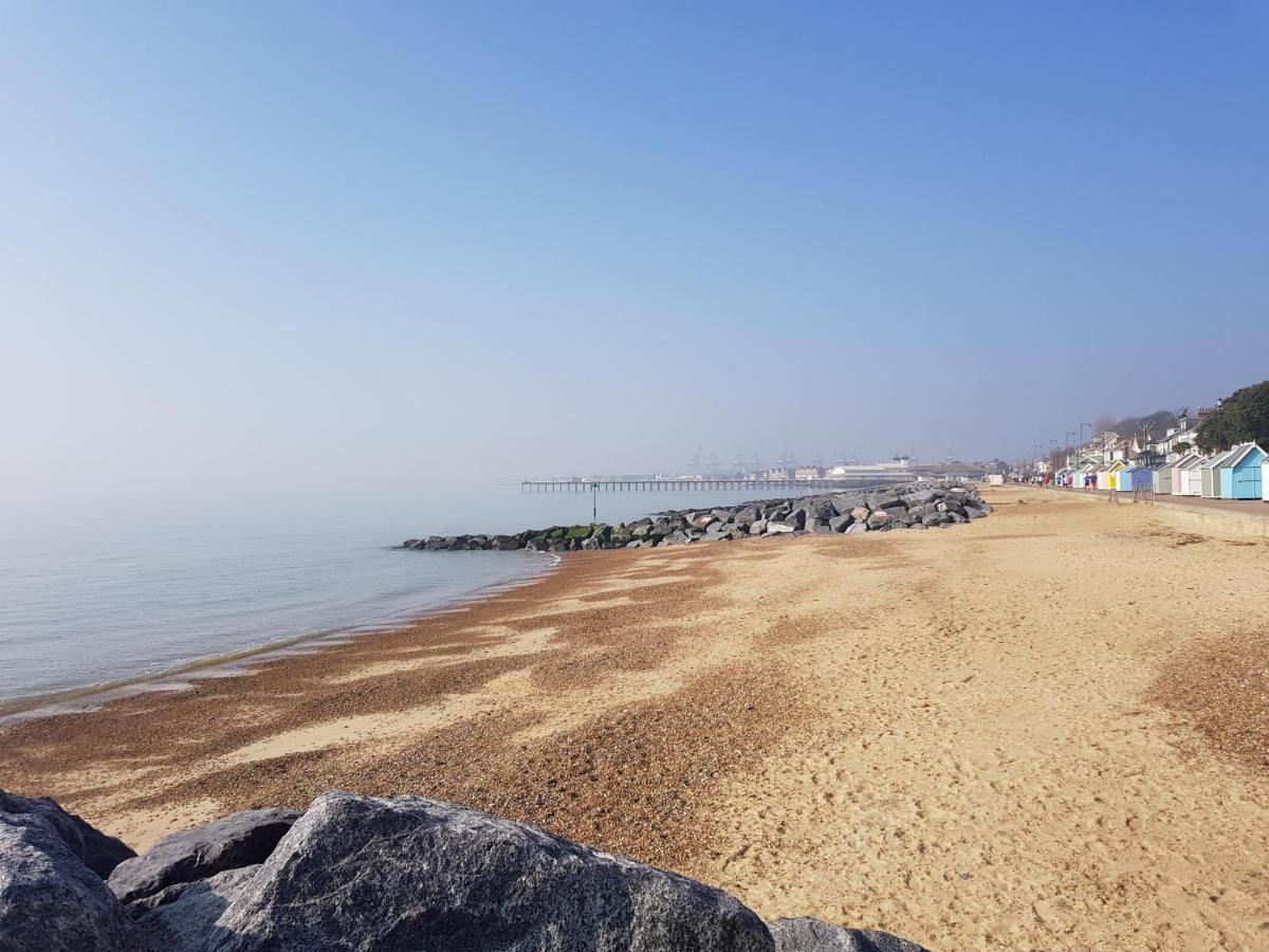Lovely 4 Berth Holiday Home At Felixstowe Beach Holiday Park Ref 55008Yc Exterior photo